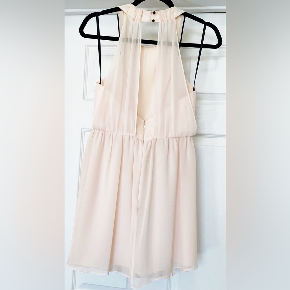 EUC BCBG Pleated Flowy Dress in Pale Peach Size 4 - Picture 3 of 12